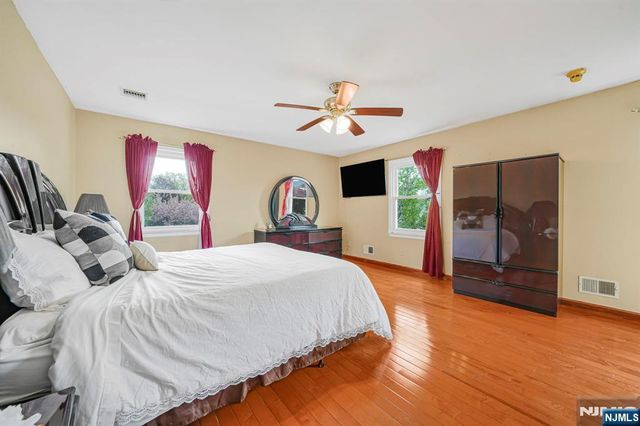 45 Holyoke Court, Wayne, NJ 07470