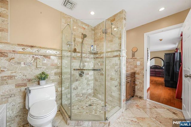 45 Holyoke Court, Wayne, NJ 07470