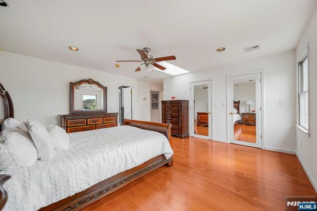 45 Holyoke Court, Wayne, NJ 07470