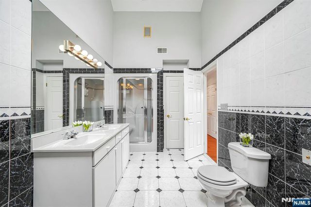 45 Holyoke Court, Wayne, NJ 07470