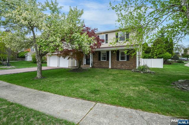 45 Holyoke Court, Wayne, NJ 07470