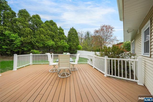 45 Holyoke Court, Wayne, NJ 07470