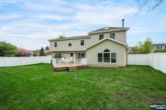 45 Holyoke Court, Wayne, NJ 07470