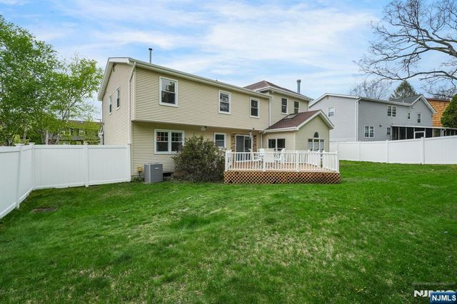 45 Holyoke Court, Wayne, NJ 07470