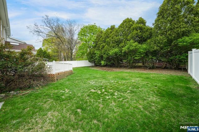 45 Holyoke Court, Wayne, NJ 07470