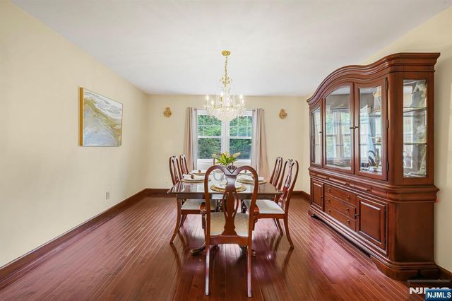 45 Holyoke Court, Wayne, NJ 07470