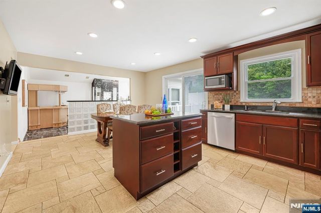 45 Holyoke Court, Wayne, NJ 07470