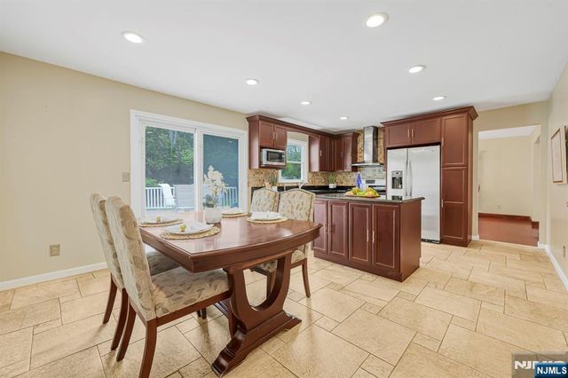 45 Holyoke Court, Wayne, NJ 07470