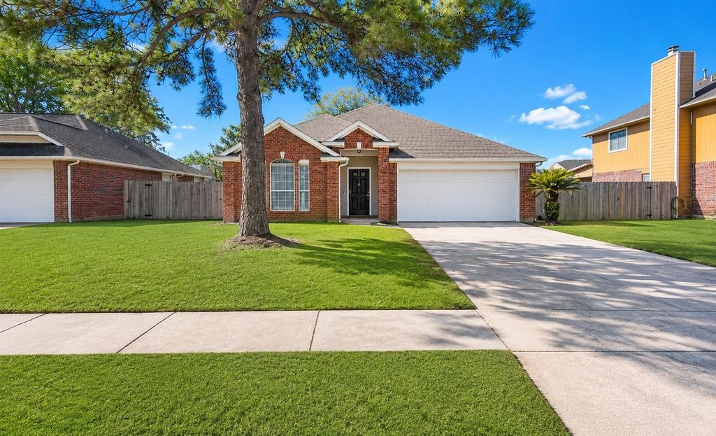 9423 Rippling Fields Dr, Houston, TX 77064