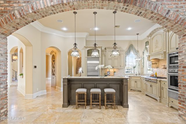 208 Saddleback Circle, Youngsville, LA 70592