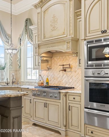 208 Saddleback Circle, Youngsville, LA 70592