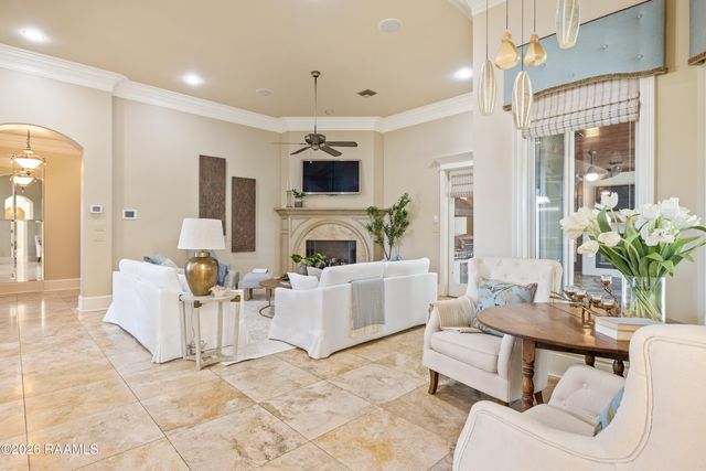 208 Saddleback Circle, Youngsville, LA 70592