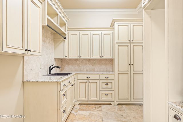 208 Saddleback Circle, Youngsville, LA 70592