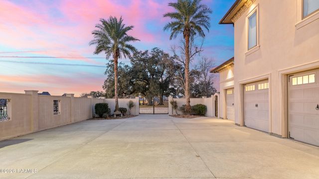 208 Saddleback Circle, Youngsville, LA 70592