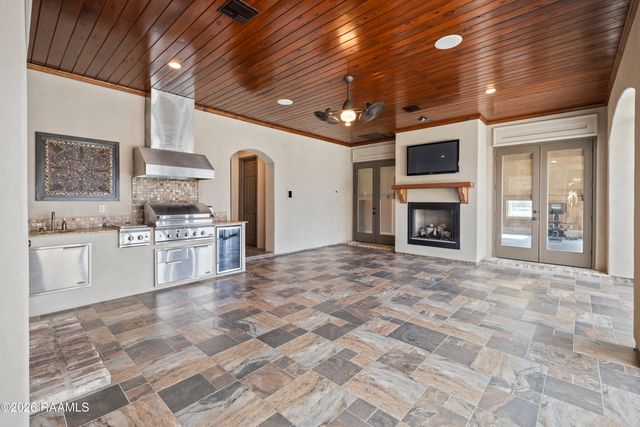 208 Saddleback Circle, Youngsville, LA 70592