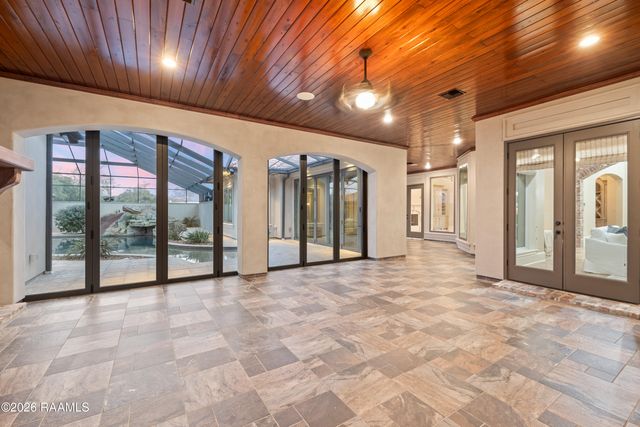 208 Saddleback Circle, Youngsville, LA 70592