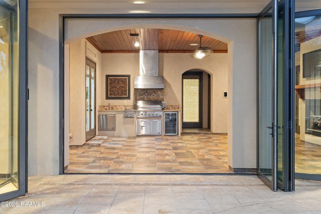 208 Saddleback Circle, Youngsville, LA 70592