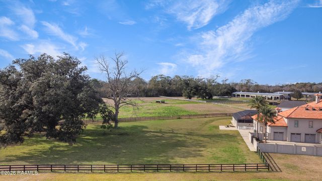 208 Saddleback Circle, Youngsville, LA 70592