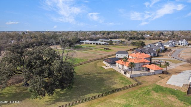 208 Saddleback Circle, Youngsville, LA 70592