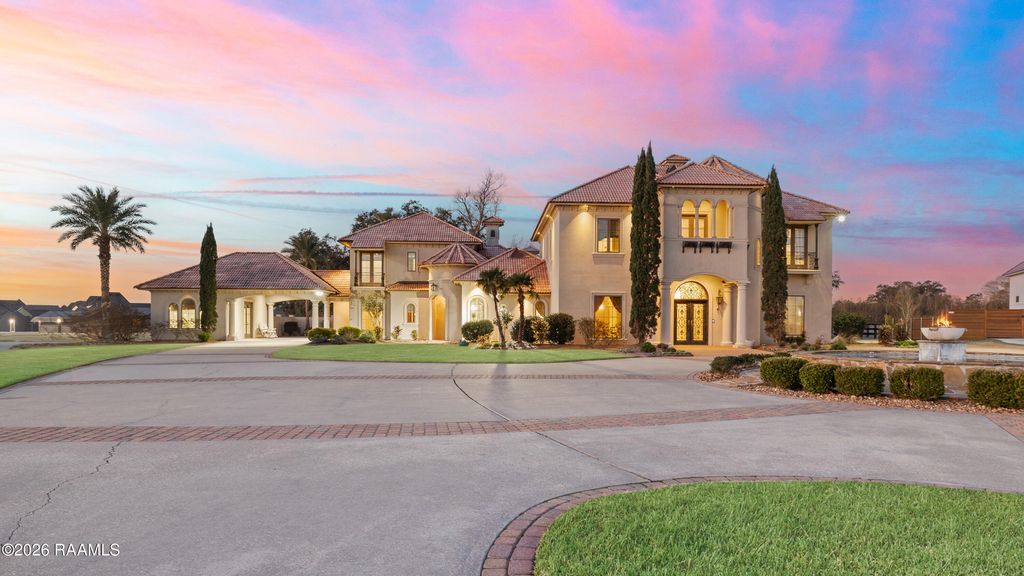 208 Saddleback Circle, Youngsville, LA 70592