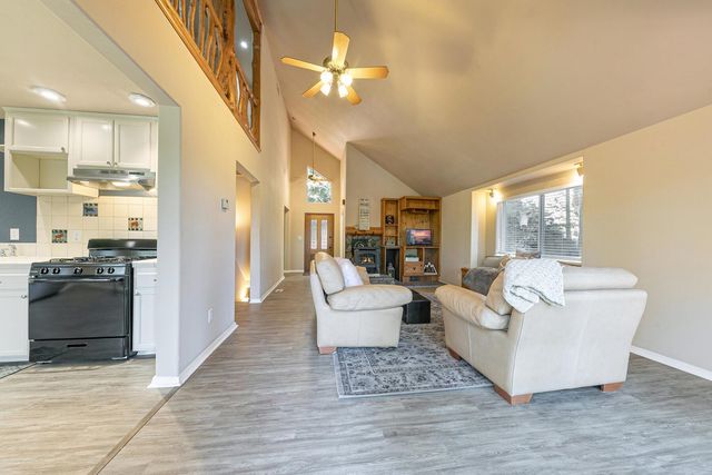 10880 Laurelwood Drive, Truckee, CA 96161
