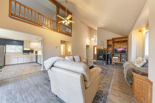 10880 Laurelwood Drive, Truckee, CA 96161