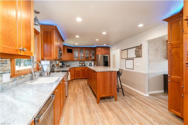 5369 Bagpipers LN, Virginia Beach, VA 23464