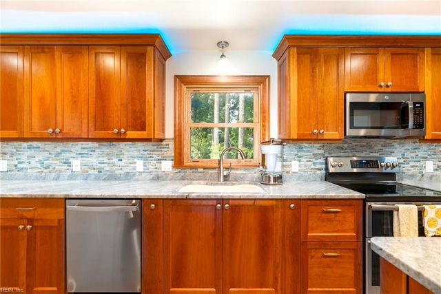 5369 Bagpipers LN, Virginia Beach, VA 23464