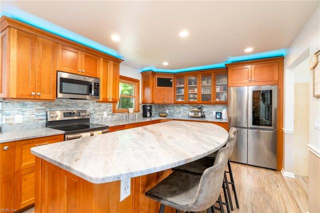 5369 Bagpipers LN, Virginia Beach, VA 23464
