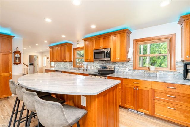 5369 Bagpipers LN, Virginia Beach, VA 23464