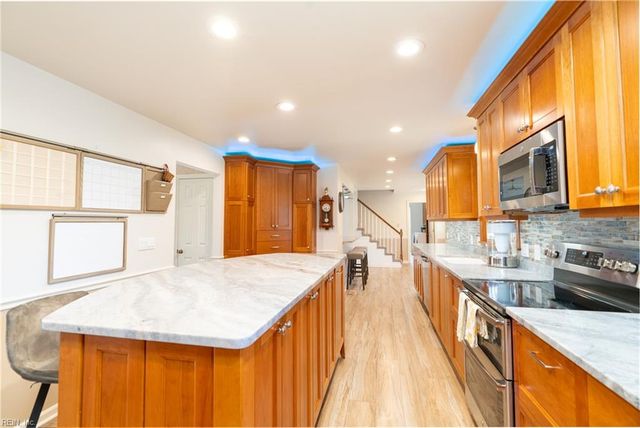 5369 Bagpipers LN, Virginia Beach, VA 23464
