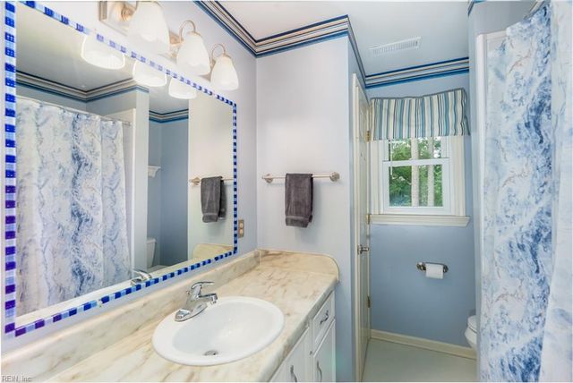 5369 Bagpipers LN, Virginia Beach, VA 23464