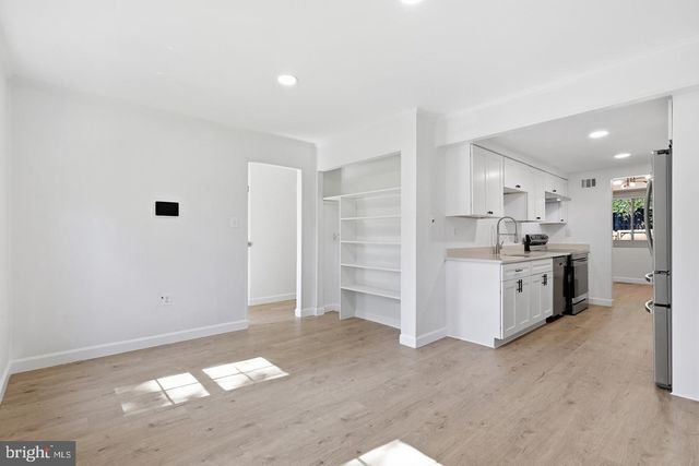 5872 KARA PL, Burke, VA 22015