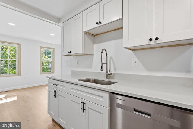 5872 KARA PL, Burke, VA 22015