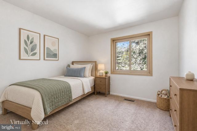 5872 KARA PL, Burke, VA 22015