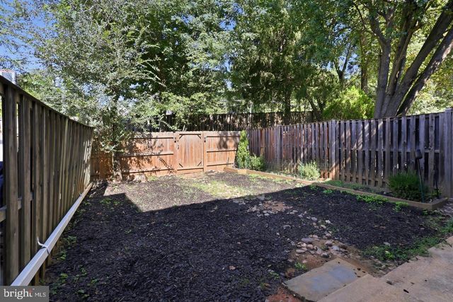 5872 KARA PL, Burke, VA 22015