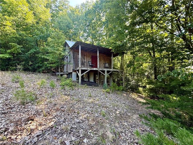 900 Smokey Mtn Trail, North Wilkesboro, NC 28659