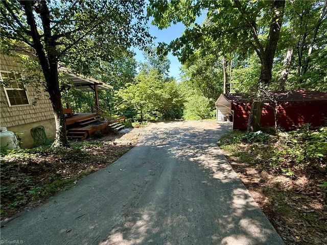 900 Smokey Mtn Trail, North Wilkesboro, NC 28659