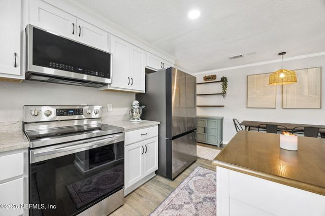 2638 STERN Drive N, Jacksonville, FL 32233