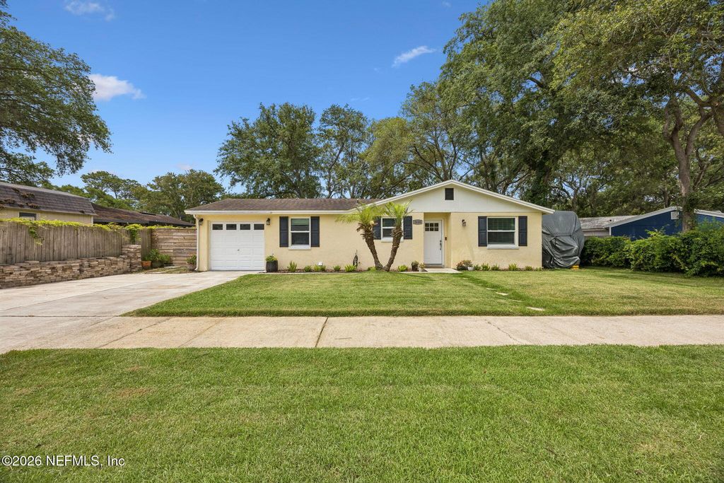 2638 STERN Drive N, Jacksonville, FL 32233