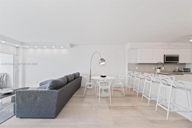 5700 Collins Ave 7J, Miami Beach, FL 33140