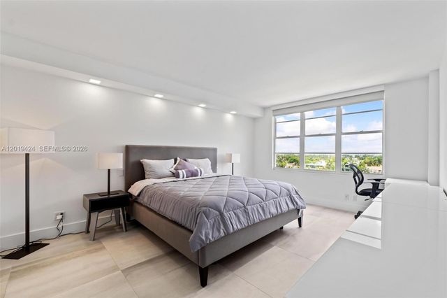 5700 Collins Ave 7J, Miami Beach, FL 33140