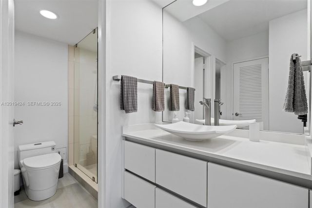 5700 Collins Ave 7J, Miami Beach, FL 33140