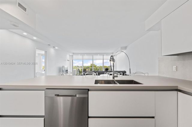 5700 Collins Ave 7J, Miami Beach, FL 33140