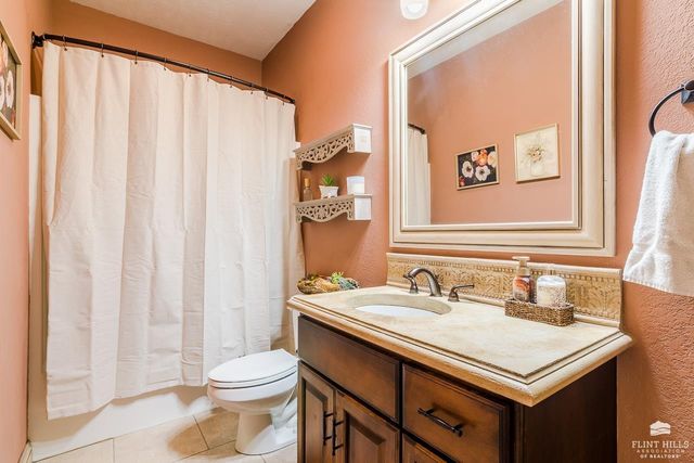 1205 S Mill Point Circle, Manhattan, KS 66503