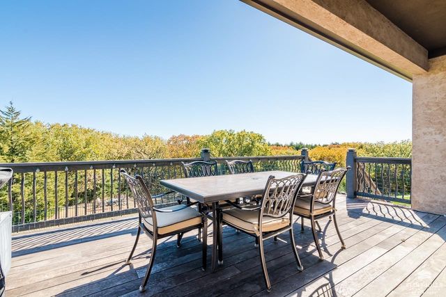 1205 S Mill Point Circle, Manhattan, KS 66503