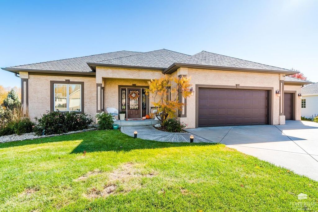 1205 S Mill Point Circle, Manhattan, KS 66503