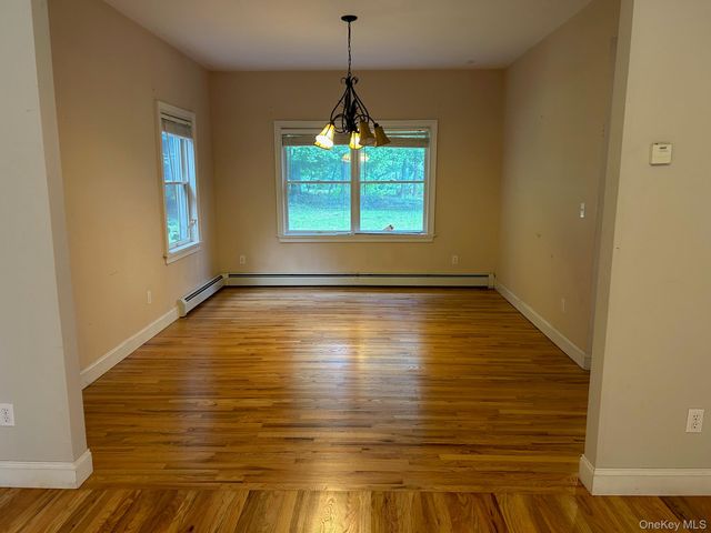 92 Scotland Hill Road, Chestnut Ridge, NY 10977