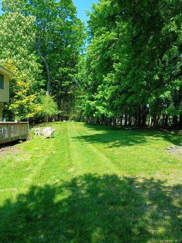 92 Scotland Hill Road, Chestnut Ridge, NY 10977