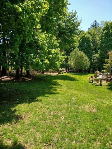 92 Scotland Hill Road, Chestnut Ridge, NY 10977